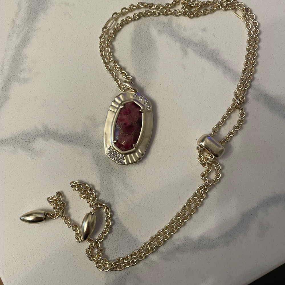 Elegant Gold and Red Pendant Necklace